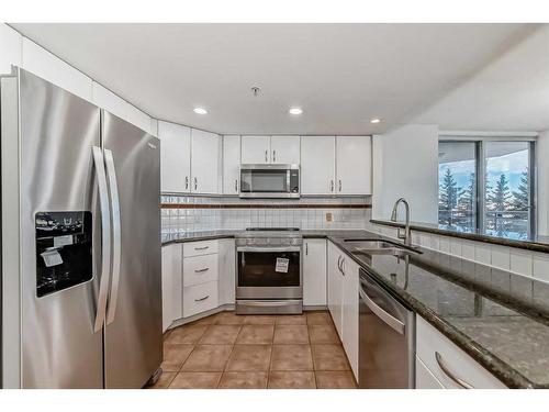 401-1108 6 Avenue Sw, Calgary, AB - Indoor Photo Showing Kitchen With Stainless Steel Kitchen With Double Sink With Upgraded Kitchen