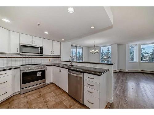 401-1108 6 Avenue Sw, Calgary, AB - Indoor Photo Showing Kitchen With Upgraded Kitchen