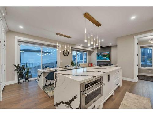 1 Rock Lake Point Nw, Calgary, AB - Indoor Photo Showing Kitchen