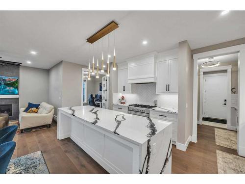 1 Rock Lake Point Nw, Calgary, AB - Indoor Photo Showing Kitchen