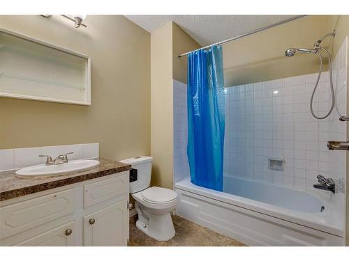 56-32 Whitnel Court Ne, Calgary, AB - Indoor Photo Showing Bathroom