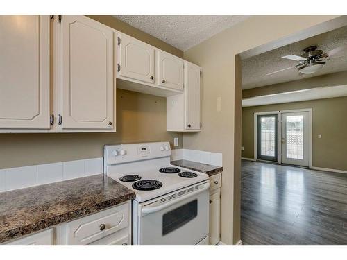 56-32 Whitnel Court Ne, Calgary, AB - Indoor Photo Showing Kitchen