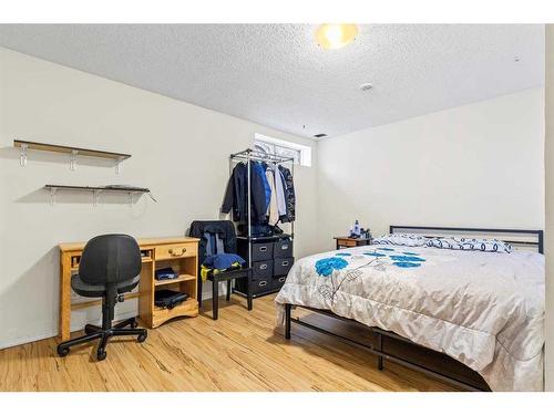 8 Coventry Lane Ne, Calgary, AB - Indoor Photo Showing Bedroom