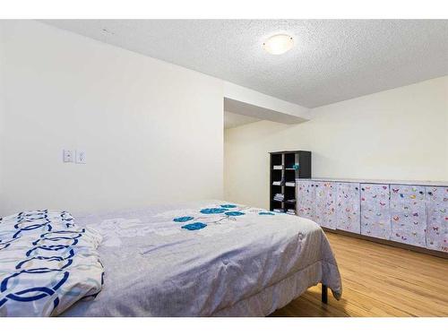 8 Coventry Lane Ne, Calgary, AB - Indoor Photo Showing Bedroom