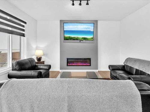 868 Marina Drive, Chestermere, AB - Indoor Photo Showing Living Room