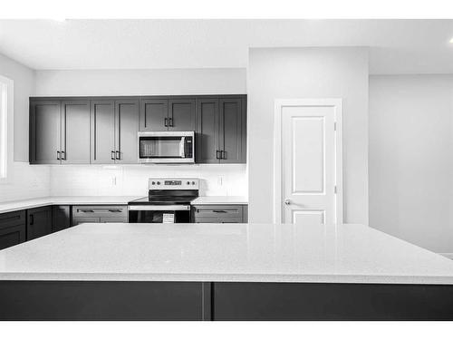 31 Legacy Passage Se, Calgary, AB - Indoor Photo Showing Kitchen