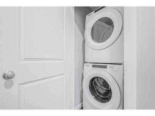 31 Legacy Passage Se, Calgary, AB - Indoor Photo Showing Laundry Room