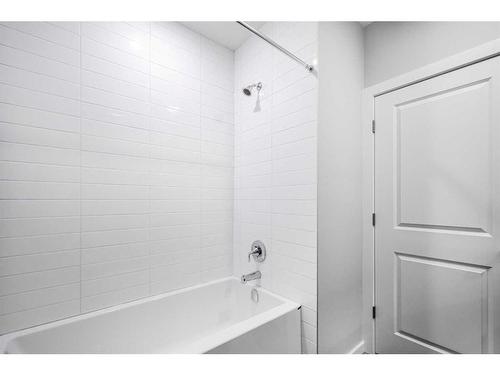 31 Legacy Passage Se, Calgary, AB - Indoor Photo Showing Bathroom