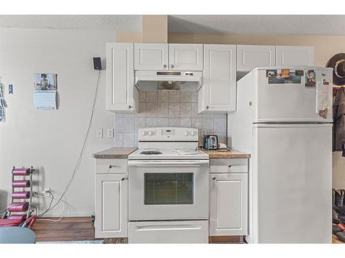 309-1010 Railway Street, Crossfield, AB - Indoor Photo Showing Kitchen