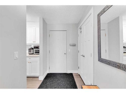 306-110 20 Avenue Ne, Calgary, AB - Indoor Photo Showing Other Room