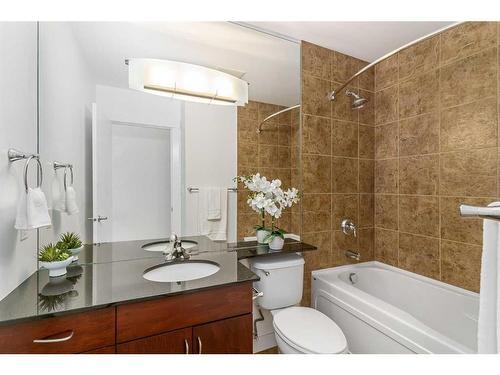 407-8880 Horton Road Sw, Calgary, AB - Indoor Photo Showing Bathroom