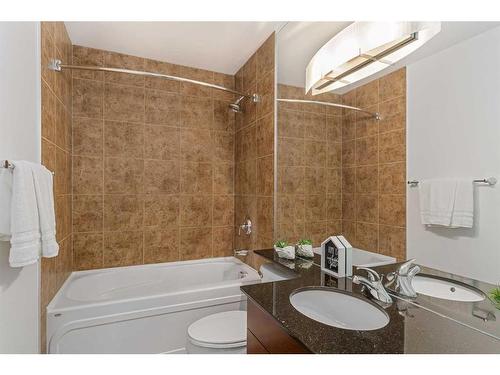 407-8880 Horton Road Sw, Calgary, AB - Indoor Photo Showing Bathroom