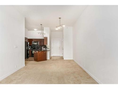 407-8880 Horton Road Sw, Calgary, AB - Indoor Photo Showing Kitchen