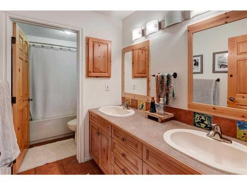 52138 Township Road 263, Rural Rocky View County, AB - Indoor Photo Showing Bathroom