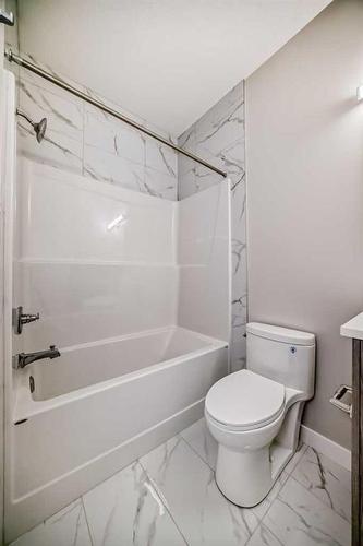 368 Watercrest Place, Chestermere, AB - Indoor Photo Showing Bathroom