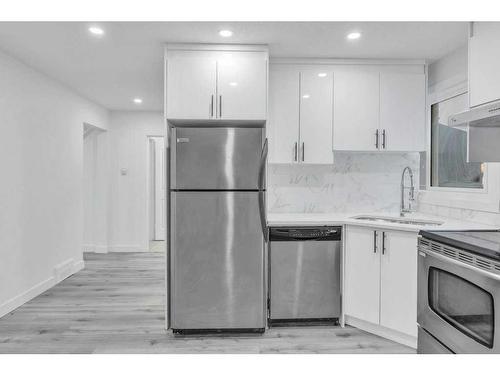 6644 Penbrooke Drive Se, Calgary, AB - Indoor Photo Showing Kitchen With Upgraded Kitchen