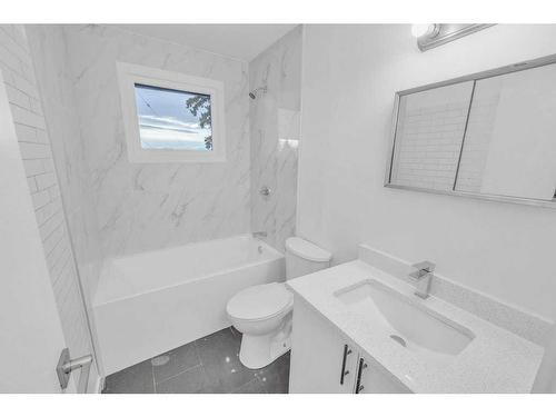 6644 Penbrooke Drive Se, Calgary, AB - Indoor Photo Showing Bathroom