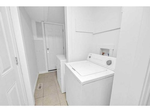 6644 Penbrooke Drive Se, Calgary, AB - Indoor Photo Showing Laundry Room