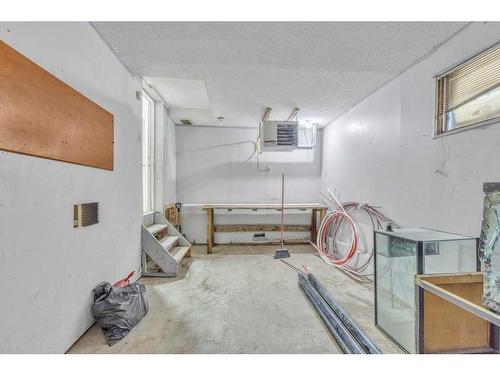 6644 Penbrooke Drive Se, Calgary, AB - Indoor Photo Showing Other Room