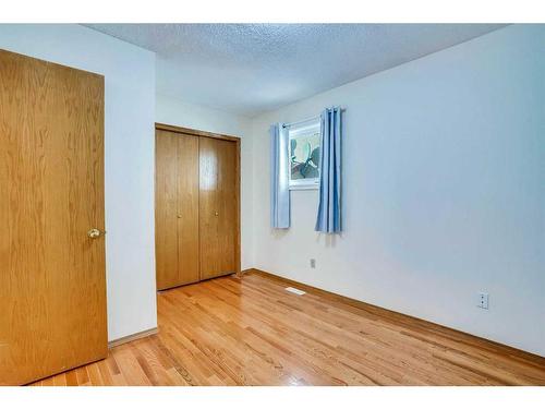 1024 Santana Road Nw, Calgary, AB - Indoor Photo Showing Other Room