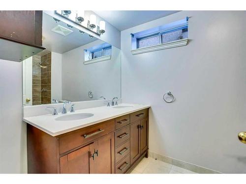 1024 Santana Road Nw, Calgary, AB - Indoor Photo Showing Bathroom