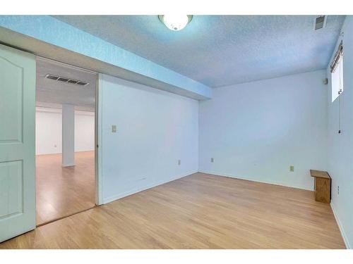 1024 Santana Road Nw, Calgary, AB - Indoor Photo Showing Other Room