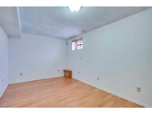 1024 Santana Road Nw, Calgary, AB - Indoor Photo Showing Other Room