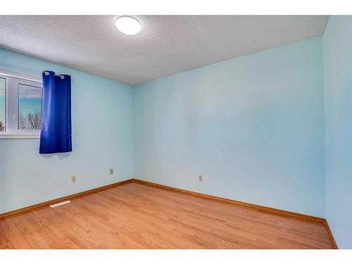 1024 Santana Road Nw, Calgary, AB - Indoor Photo Showing Other Room