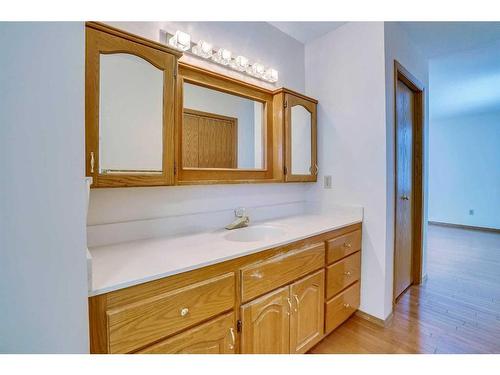 1024 Santana Road Nw, Calgary, AB - Indoor Photo Showing Bathroom