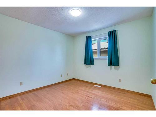 1024 Santana Road Nw, Calgary, AB - Indoor Photo Showing Other Room