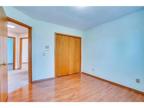 1024 Santana Road Nw, Calgary, AB - Indoor Photo Showing Other Room