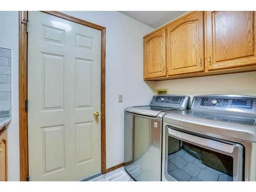 1024 Santana Road Nw, Calgary, AB - Indoor Photo Showing Laundry Room