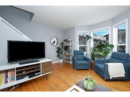 27 Mcdougall Court Ne, Calgary, AB - Indoor Photo Showing Living Room