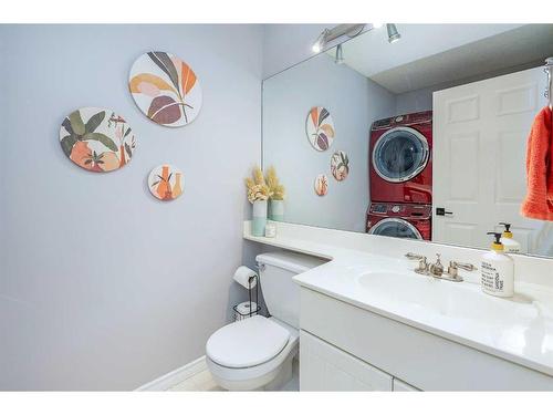 27 Mcdougall Court Ne, Calgary, AB - Indoor Photo Showing Bathroom