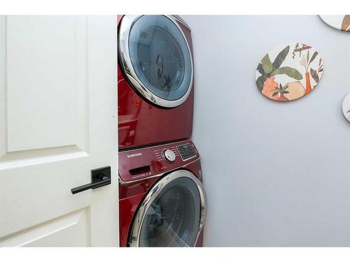 27 Mcdougall Court Ne, Calgary, AB - Indoor Photo Showing Laundry Room