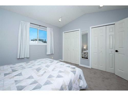 27 Mcdougall Court Ne, Calgary, AB - Indoor Photo Showing Bedroom