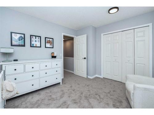 27 Mcdougall Court Ne, Calgary, AB - Indoor Photo Showing Bedroom