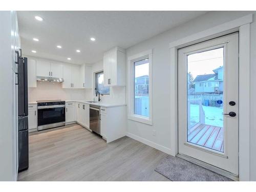 287 Hawkwood Drive Nw, Calgary, AB - Indoor Photo Showing Kitchen