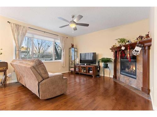 332 Auburn Bay Blvd Se, Calgary, AB - Indoor Photo Showing Living Room