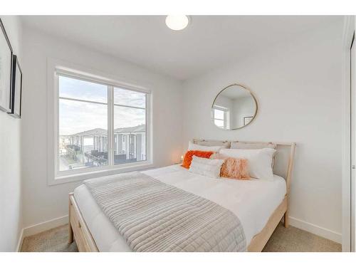 #319-857 Belmont Drive Sw, Calgary, AB - Indoor Photo Showing Bedroom