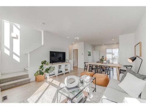 #319-857 Belmont Drive Sw, Calgary, AB - Indoor Photo Showing Living Room