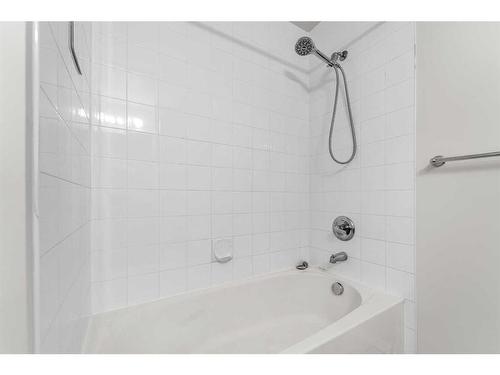 2101-1053 10 Street Sw, Calgary, AB - Indoor Photo Showing Bathroom