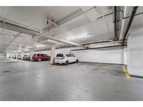 2101-1053 10 Street Sw, Calgary, AB - Indoor Photo Showing Garage