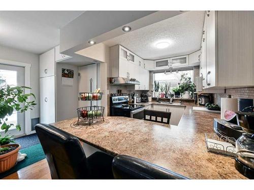 5215 8 Avenue Sw, Calgary, AB - Indoor Photo Showing Kitchen With Upgraded Kitchen