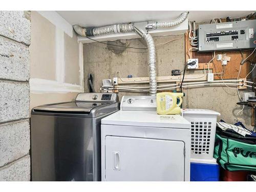 5215 8 Avenue Sw, Calgary, AB - Indoor Photo Showing Laundry Room