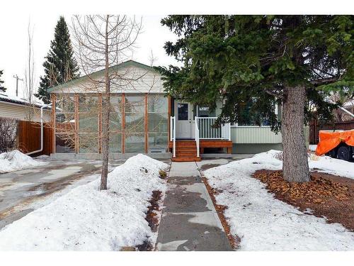 5215 8 Avenue Sw, Calgary, AB - Outdoor