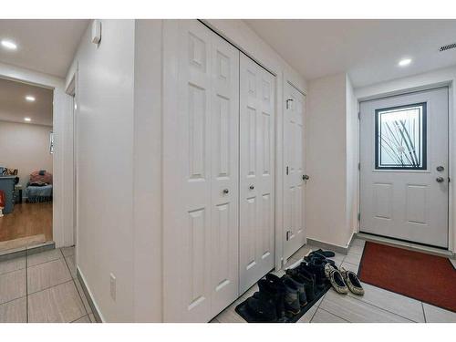 5215 8 Avenue Sw, Calgary, AB - Indoor Photo Showing Other Room