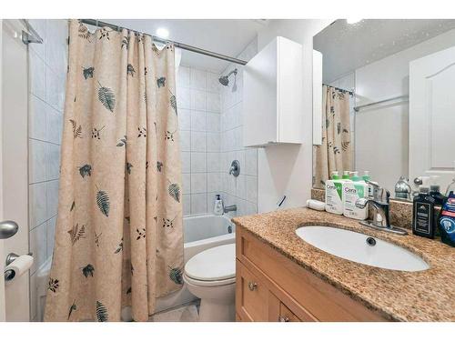 5215 8 Avenue Sw, Calgary, AB - Indoor Photo Showing Bathroom