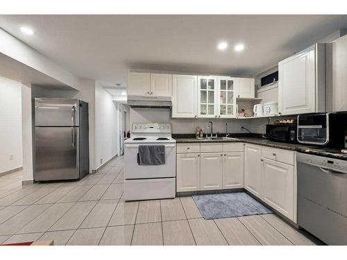 5215 8 Avenue Sw, Calgary, AB - Indoor Photo Showing Kitchen