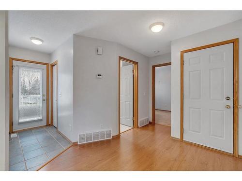 27-26 Quigley Drive, Cochrane, AB - Indoor Photo Showing Other Room